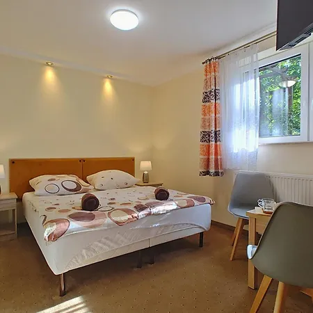 Strzelec לינה וארוחת בוקר קרפאז'